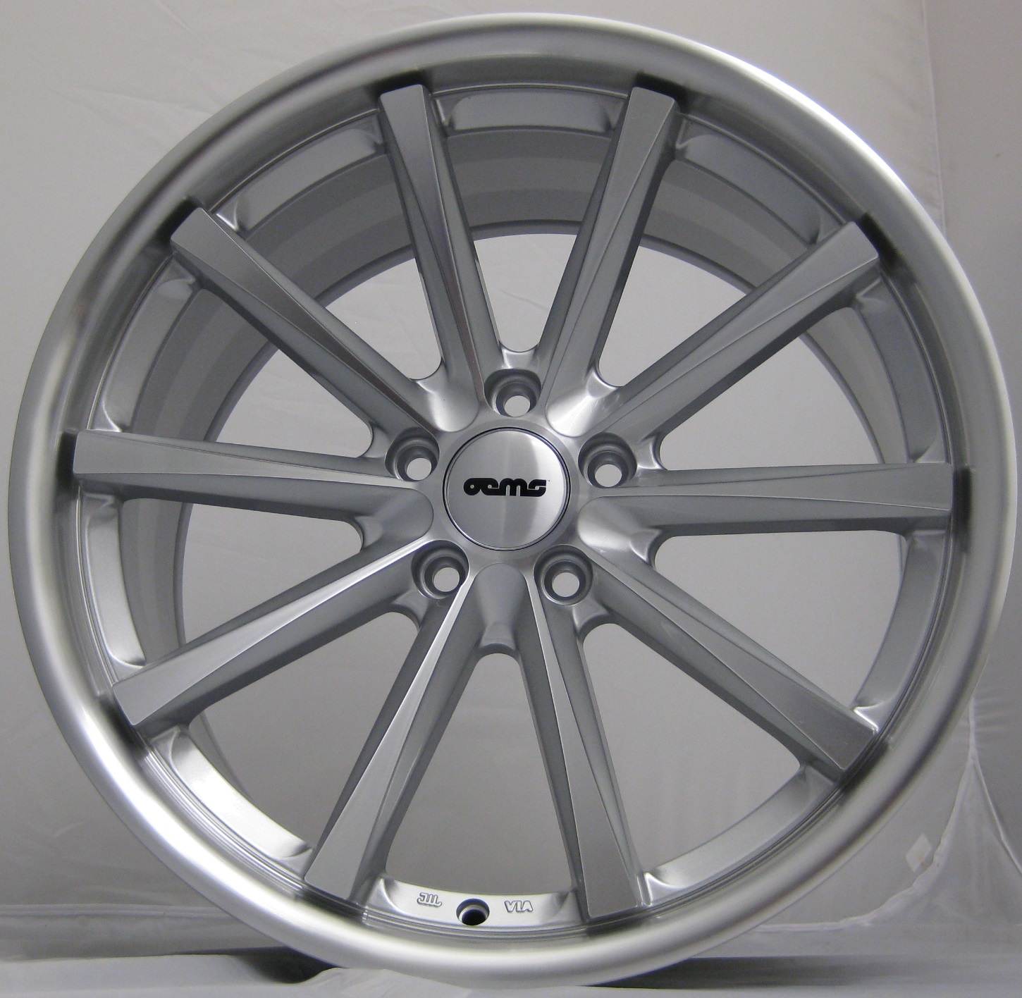NEW 19  OEMS 110 CONCAVED ALLOYS IN SILVER WITH POLISHED DISH  WIDER 9 5  REAR et35 33